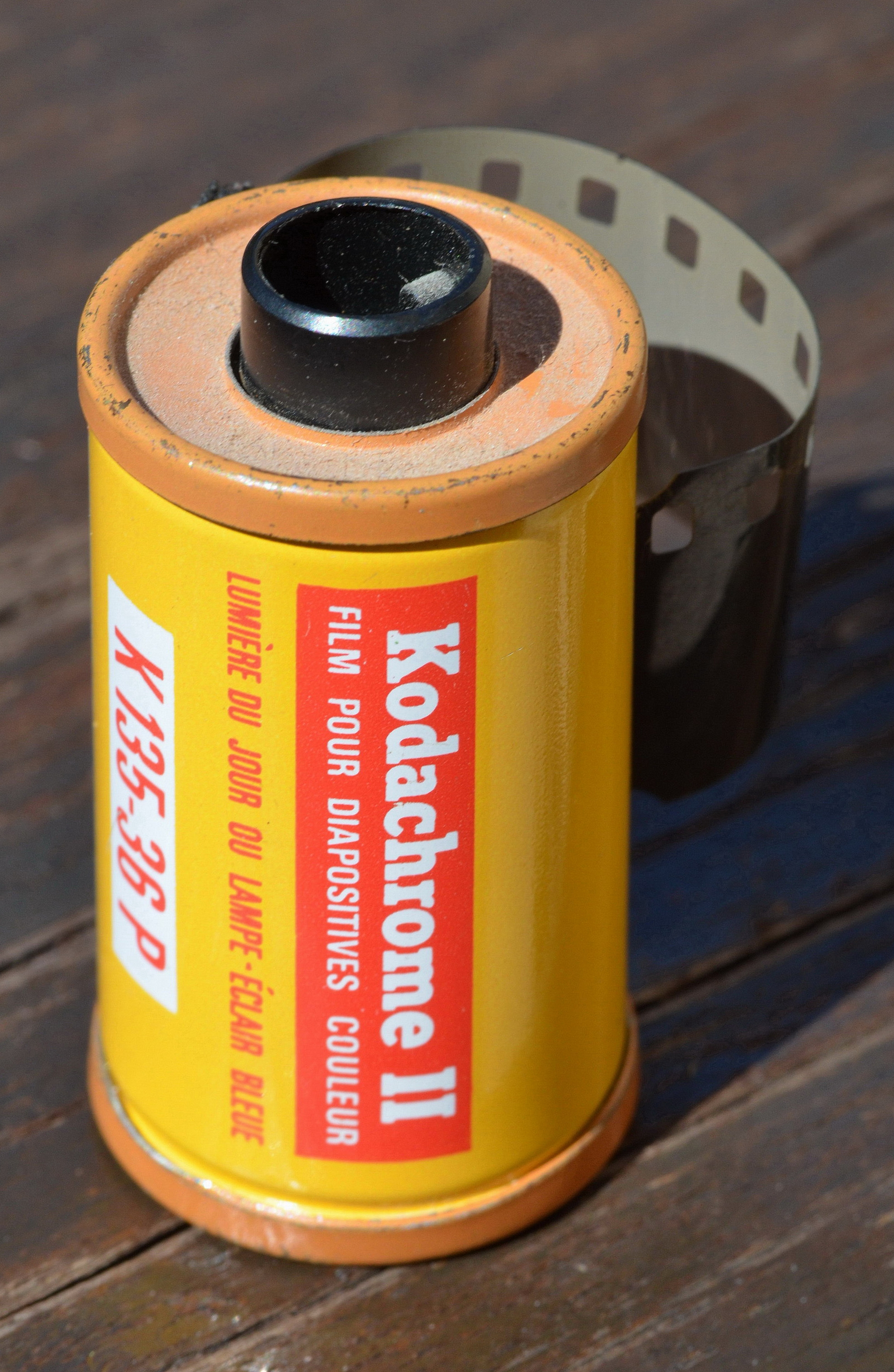 Кассета Kodachrome II — трёхслойная цветная плёнка